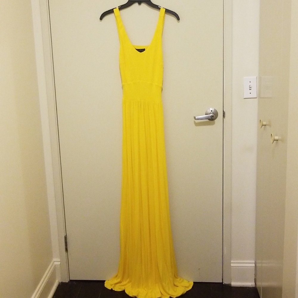 Floor-length yellow sundress with back cutout